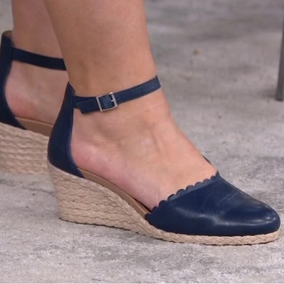 Vionic Kalina Black Leather Scallop Espadrille Wedge Sandals – Size 9.5 - Picture 2 of 9